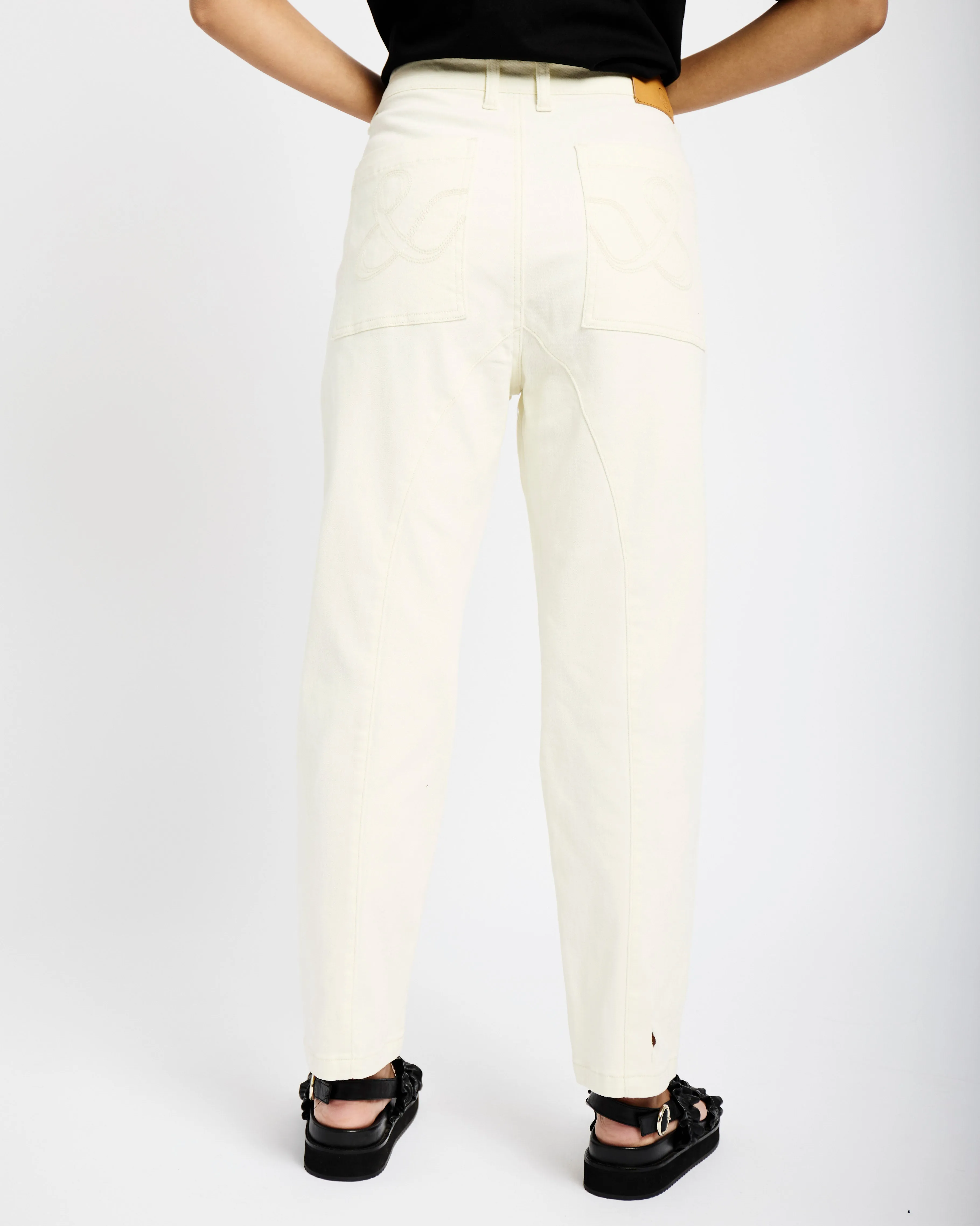 Carrot Leg Stretch Jeans in Milk