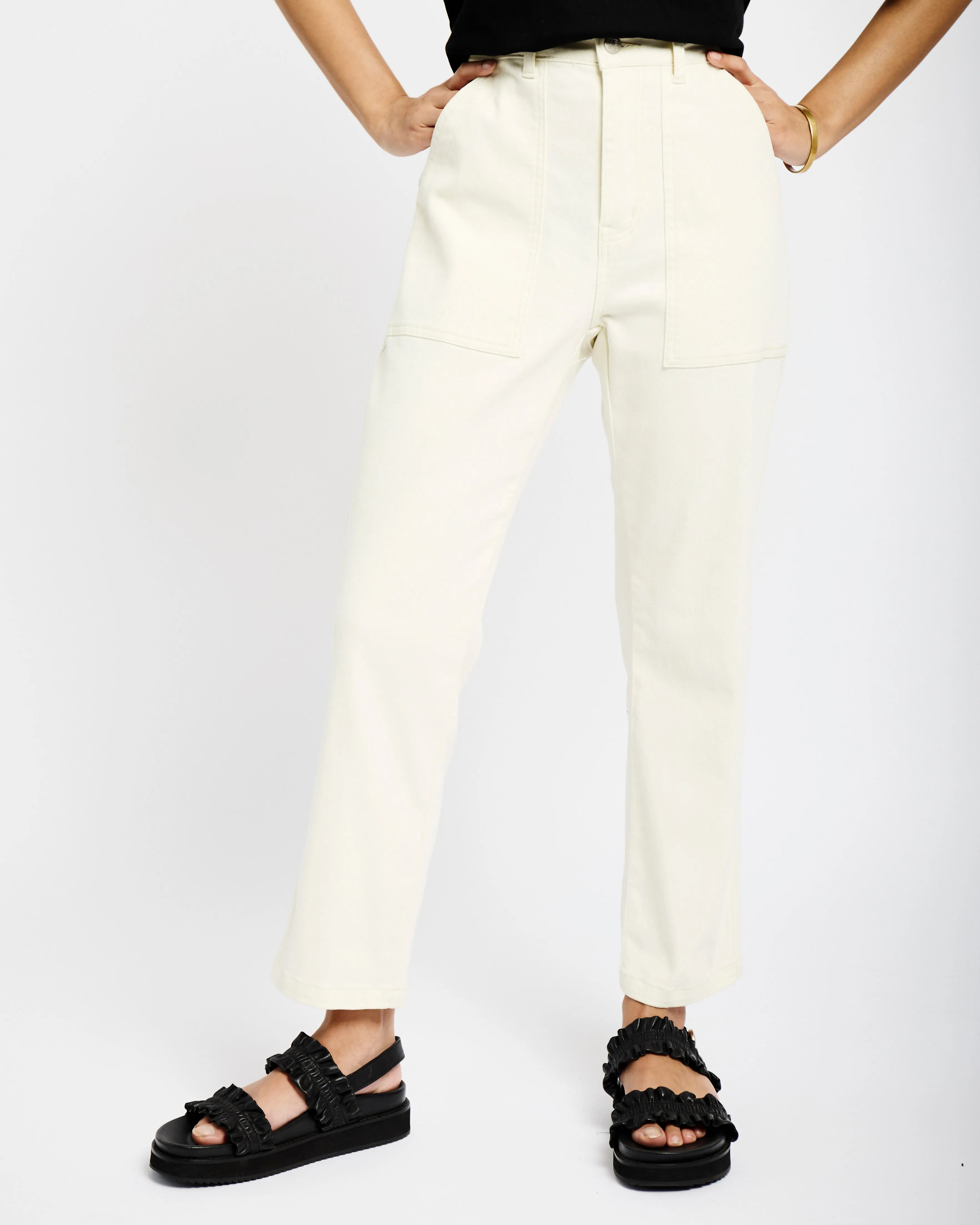 Carrot Leg Stretch Jeans in Milk