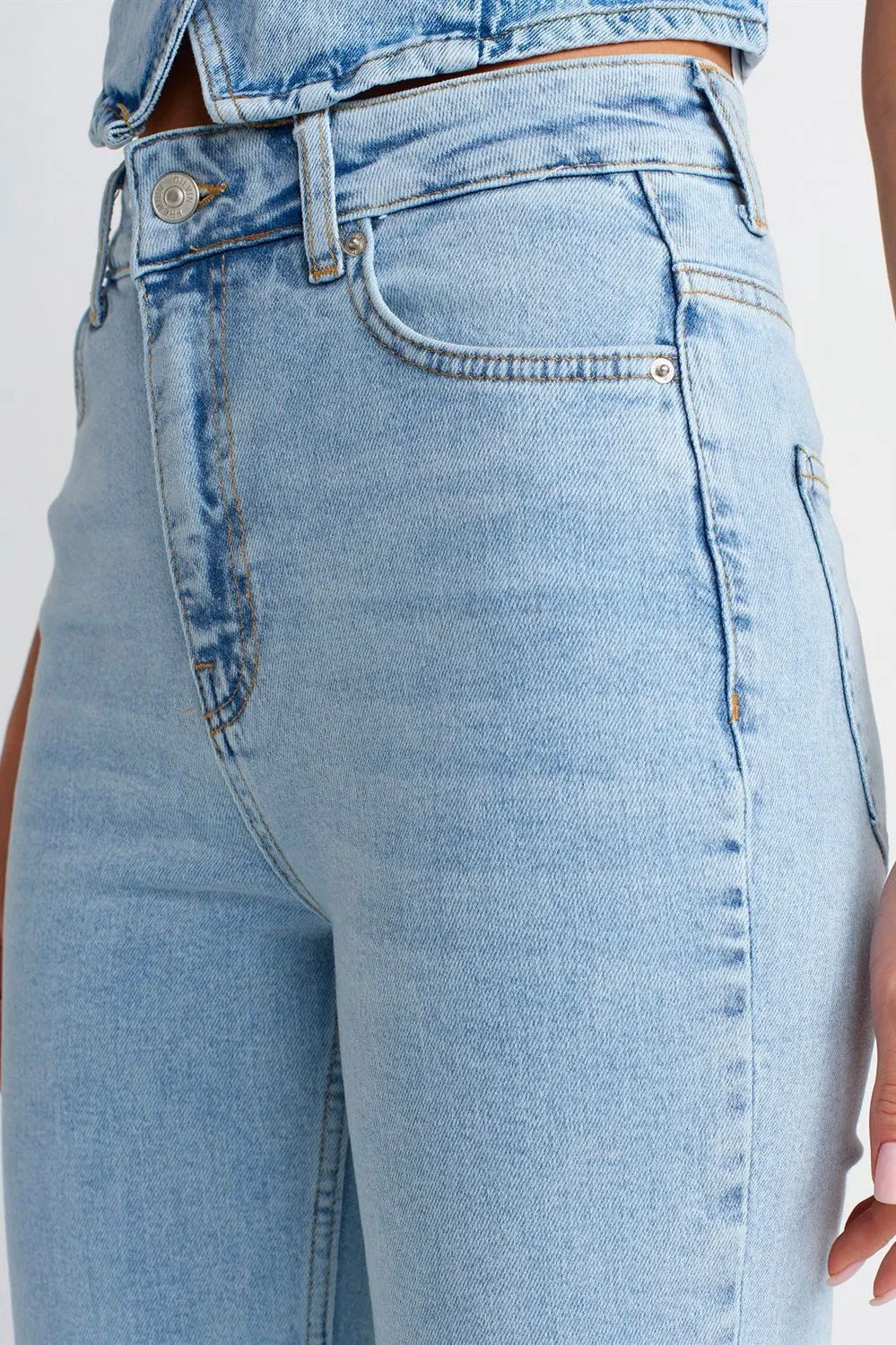 High Waist Stretch Fit Flared Jeans