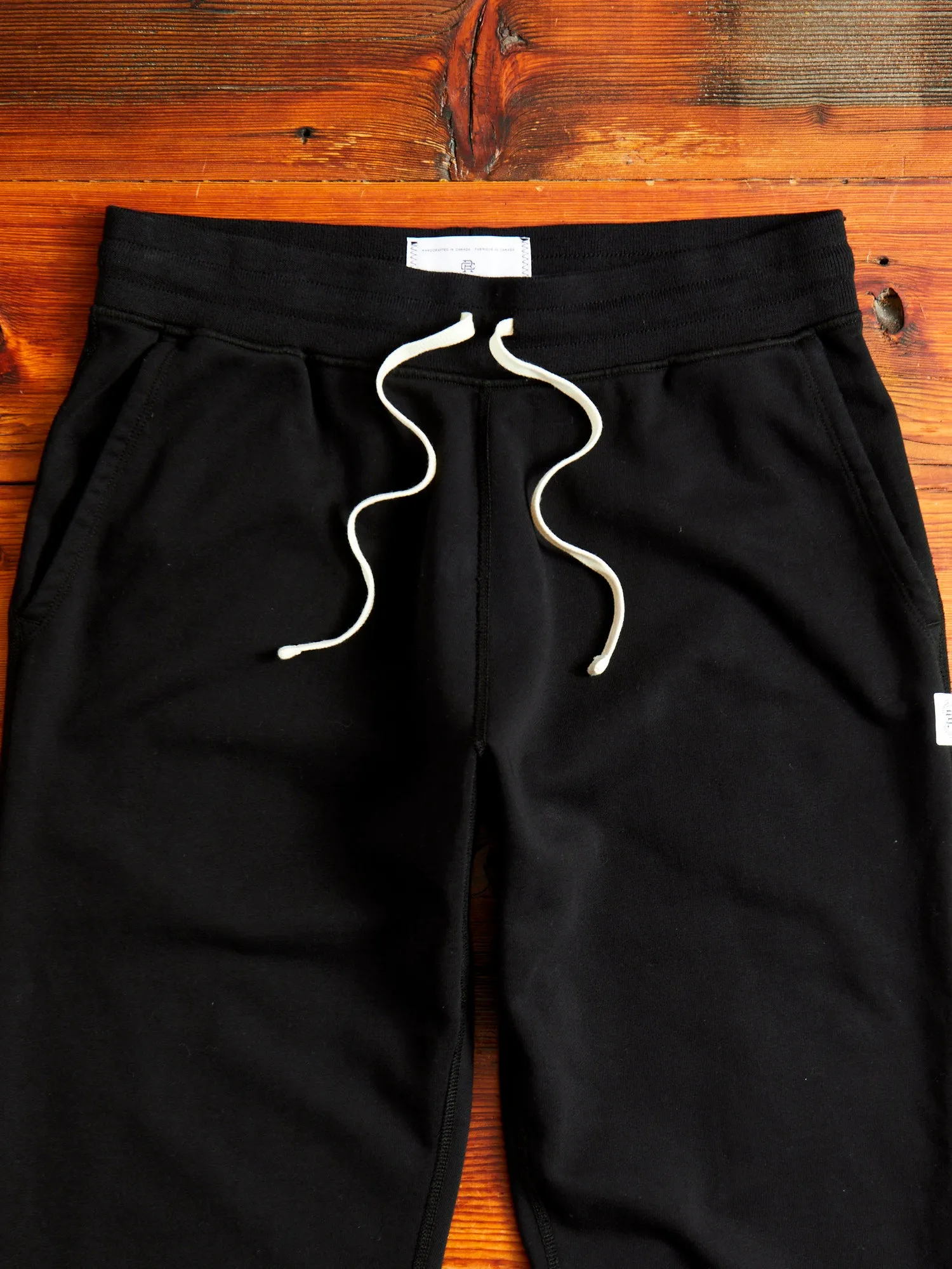 Midweight Terry Cuffed Sweatpant in Black