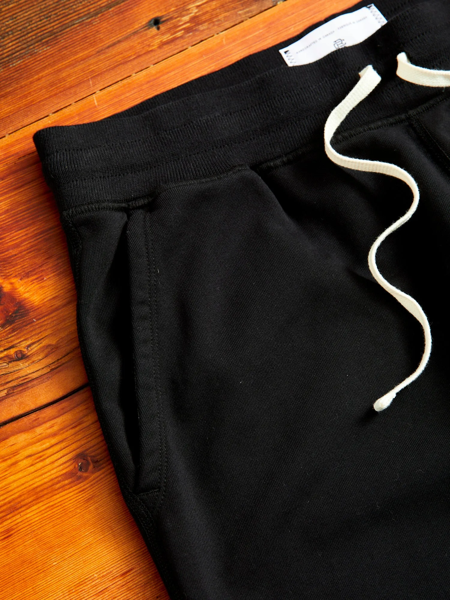 Midweight Terry Cuffed Sweatpant in Black