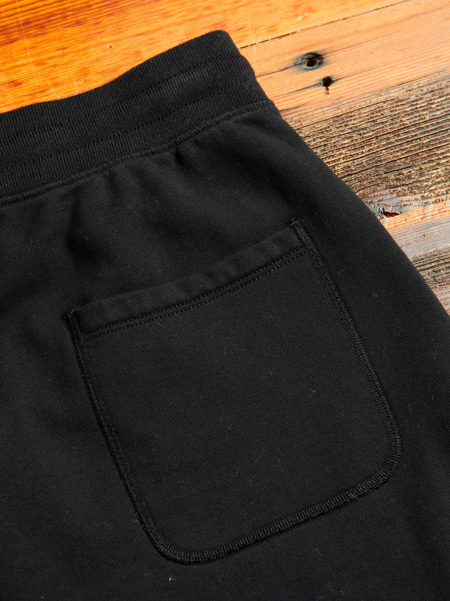 Midweight Terry Cuffed Sweatpant in Black