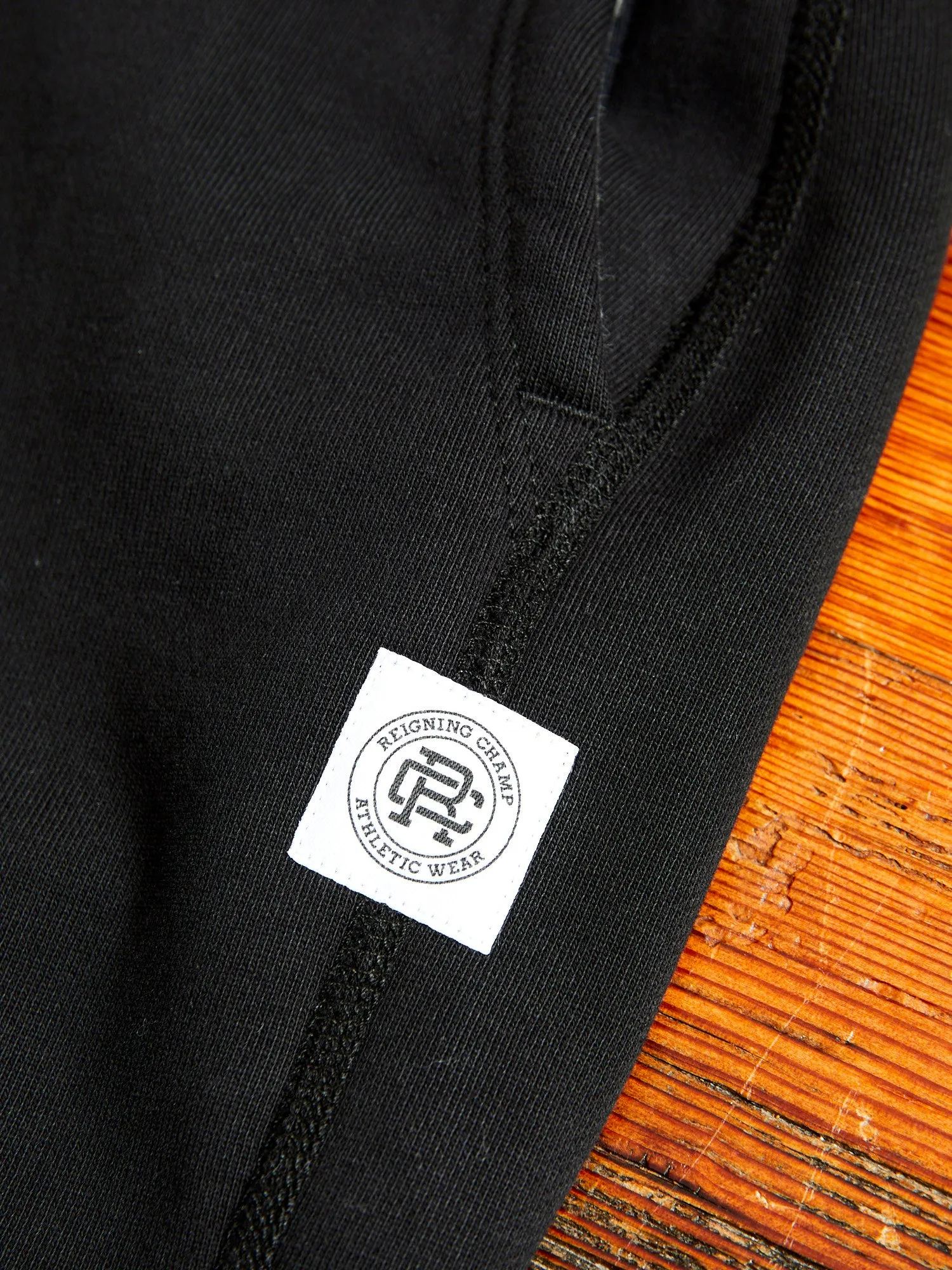 Midweight Terry Cuffed Sweatpant in Black