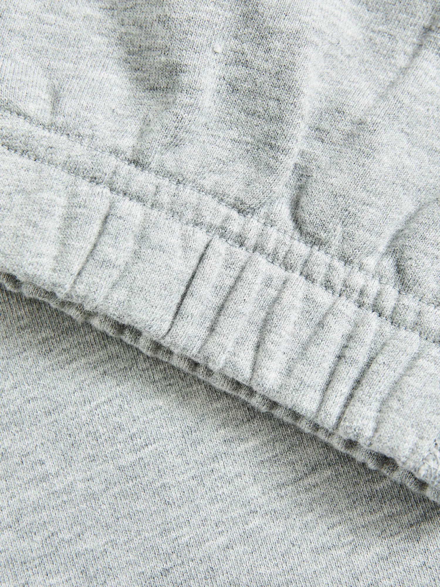 Midweight Terry Cuffed Sweatpant in Heather Grey